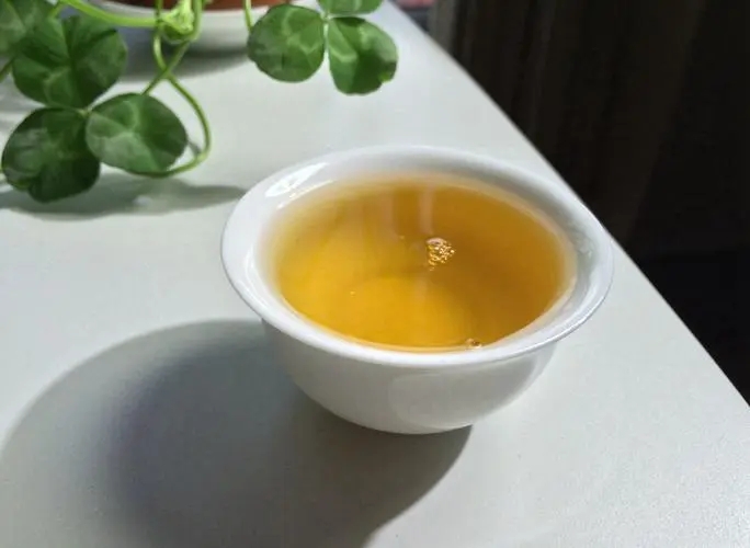 2022年一喝普洱茶肚子就熱熱的怎么回事？