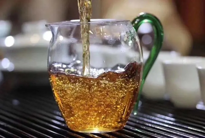 連“喉韻”和“鎖喉”都搞不清楚，就不要說懂普洱茶！