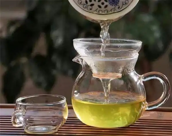 怎么快速清除茶垢？