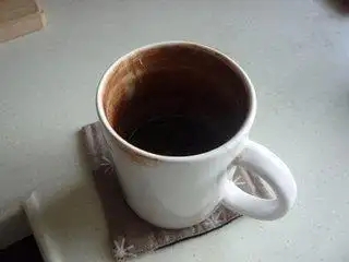 茶垢清潔有妙招，一分鐘讓茶杯光亮如新！