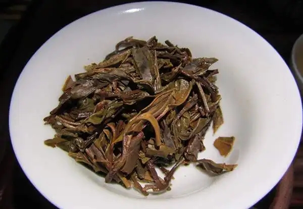 為什么普洱茶的葉底會出現(xiàn)紅梗？