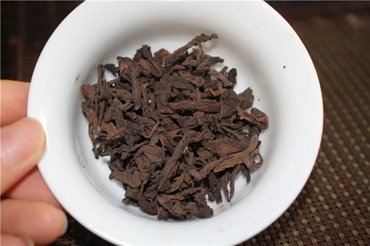 普洱茶的“樟香、棗香、糯香”等香味由什么決定？